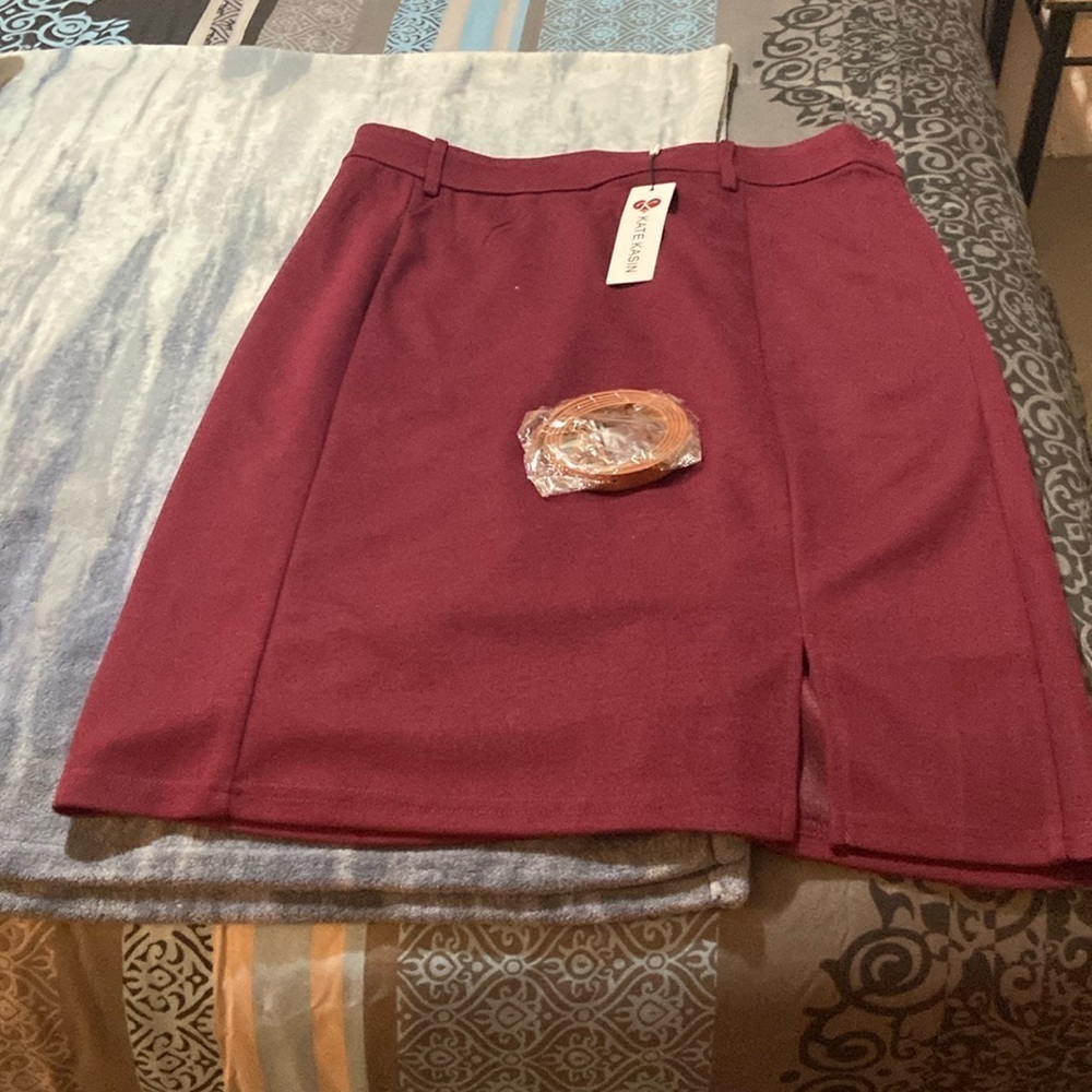 Women’s pencil skirt with belt